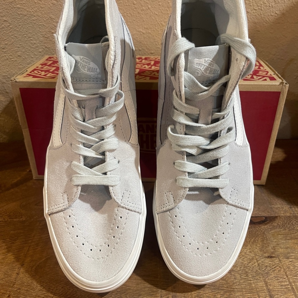 New Vans Woman’s Gray High-Top Sneakers Size 9
w/o box